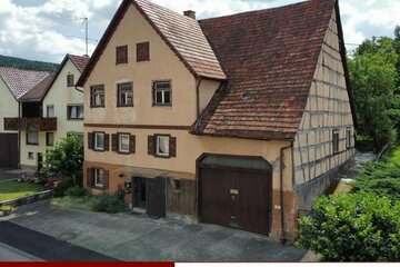 EINFACHES BAUERNHAUS MIT 6 ZIMMER: Ratshausen