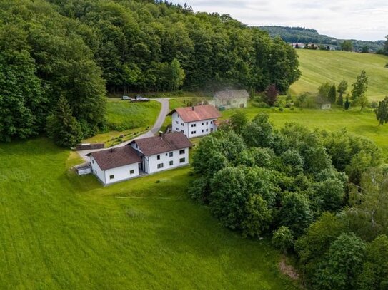 2 Wohnhäuser in naturnaher Traumlage (EFH mit ELW) und EfH (im Rohbauzustand)