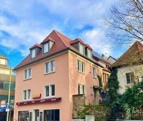 Kapitalanlage oder Eigenbezug ! Kernsaniertes MFH mit hist. Stadtturm in Top Lage von Würzburg