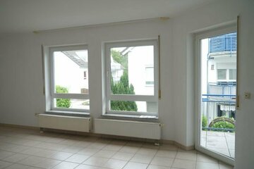 Mühlheim/Lämmerspiel, helle 2-Zi-Whg., Einbauküche, 66m2,Balkon, TG-Platz