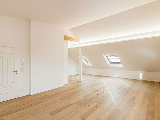 Viel Licht & Platz: Komfortable 4-Zimmer-Dachgeschosswohnung in energieeffizientem Altbau