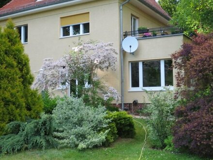 Altbau, sonnige 3-Zi.-Wohnung mit großem Balkon, Gartenmitnutzung, am Wald