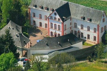 Schönes Schloss-Hotel in Wasserlage - nahe Luxemburg