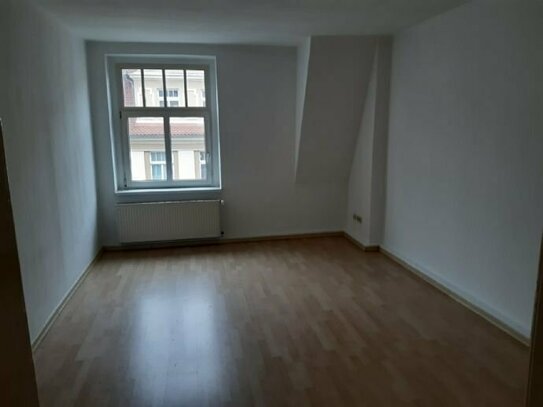 gemütliche 2-Raum-Mansarden-Wohnung mit EBK in der Bautzener City