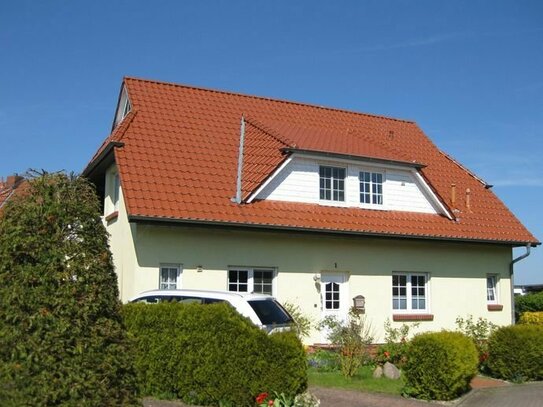 3 Zi.-Maisonette Whg mit sonnigen Balkon, Wohnküche & EBK, Vollbad + Gäste-WC und Stellplatz auf Grundstück