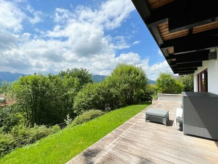 Villa in herausragender Lage und überragendem Blick auf die Bergkette