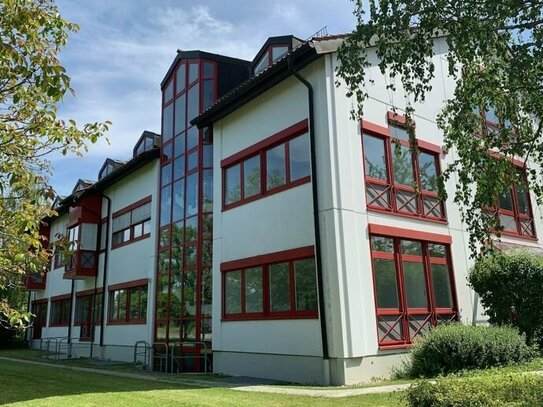 Exklusives Büro-/Praxisgebäude am Keltenring 16: Modern und repräsentativ