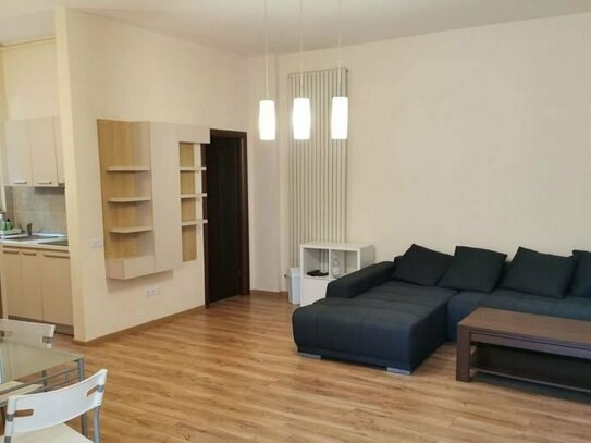 Schöne 1,5 Zimmer Wohnung Balkon Einbauküche