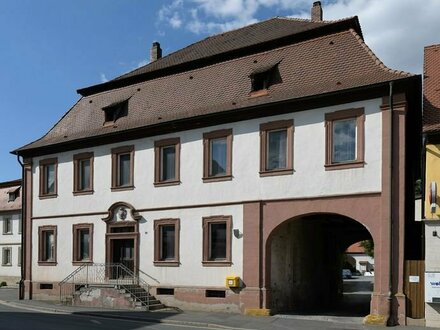 Historische ehemalige Posthalterei mit Wohn- und Gewerbeeinheit in Burgwindheim