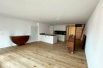 Exklusive DG-Maisonette: Kernsanierte 3,5 Zimmer Stadtwohnung mit hochwertiger Ausstattung!