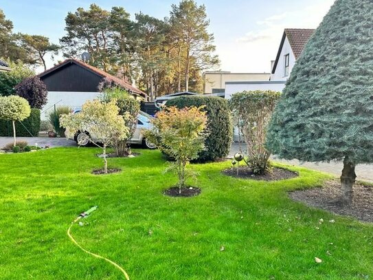 Facettenreicher Bungalow im schönen Design, technischen Highlights und Garten nahe am Flughafen BER