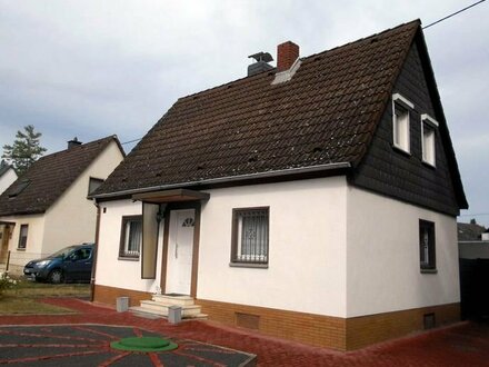 Schönes Einfamilienhaus mit Potenzial, großer Garten, Freisitz, Garage, Hof, Anbau möglich!