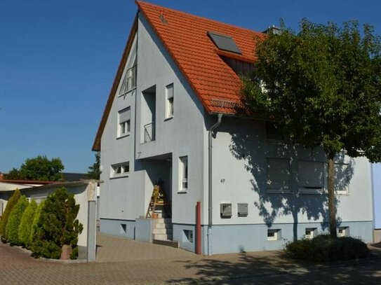 Großzügiges Einfamilienhaus (teilweise freistehend) mit Terrasse und Garage