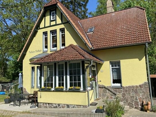 Stilvolle Villa mit Bungalow, Doppelcarport und großem Grundstück in idyllischer Lage zwischen Müritz Nationalpark und…