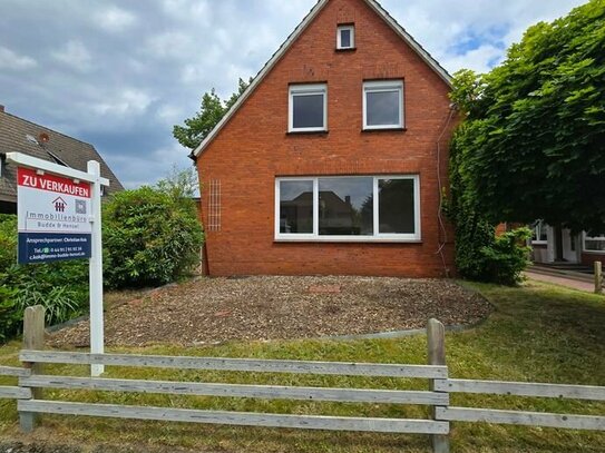 Einfamilienhaus mit interessantem Bauplatz in zentraler beliebter Lage von Friesoythe zu verkaufen.