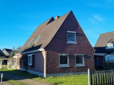 Sanierungsbedürftiges Wohnhaus mit Garage in guter Wohnlage in Bremen- Oberneuland