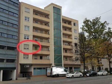 2-Zimmer Wohnung 60m² mit Einbauküche, Balkon, TG-Stellplatz, Aufzug. In zentraler Lage