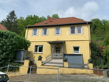 PREISREDUZIERUNG! - Wohnen unterm Schloßberg - 1-2 Familienhaus mit großem Garten