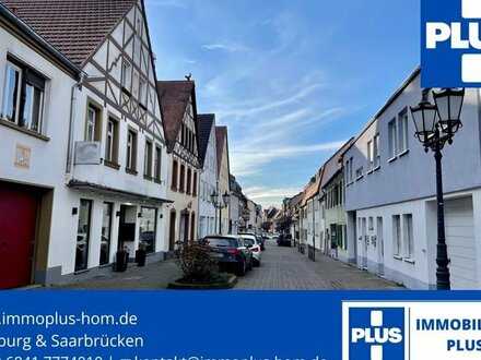 HISTORISCHES MEHRFAMILIENHAUS MIT HERRLICHER DACHTERRASSE IN DER HOMBURGER ALTSTADT