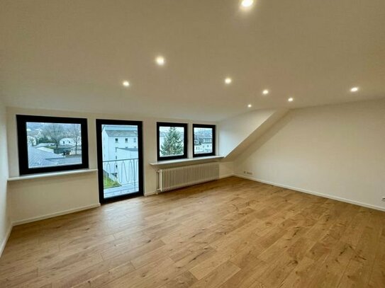 Kernsanierte Penthouse-Wohnung mit neuer Heizung und Ausblick in Koblenz!