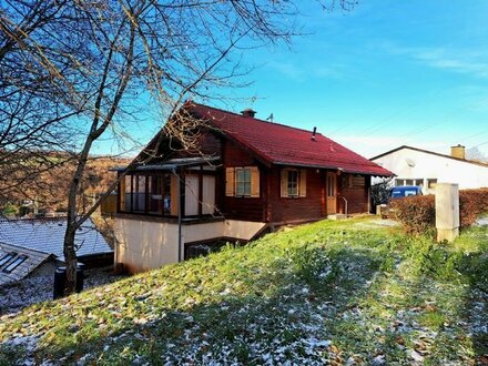 Freistehendes, geräumiges Wohnhaus mit Wintergarten und Fernblick in ruhiger Lage von Merzig