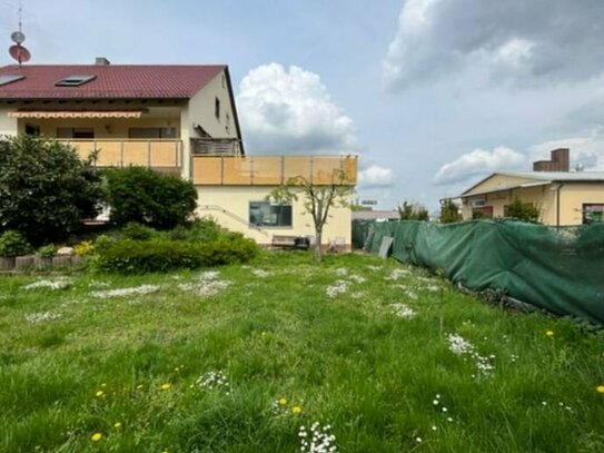 Mehrfamilienhaus mit Gewerbeeinheiten (2 Industriehallen mit Büroräumen)