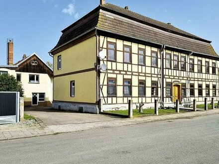 Teils denkmalgeschützte Hofanlage nahe Erfurt