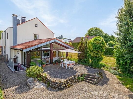 Freistehendes Einfamilienhaus mit Einliegerwohnung und Garten