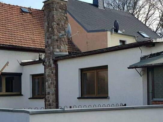 Großes Wohnhaus mit Dachterrasse und eigenem Schwimmbad in Lichtenstein!