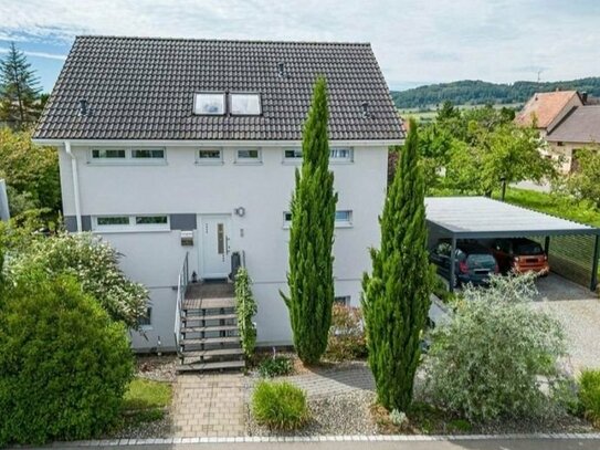 Modernes Haus mit separater geräumiger Einliegerwohnung mit offenem Blick ins Grüne und geringen Energiekosten durch Er…