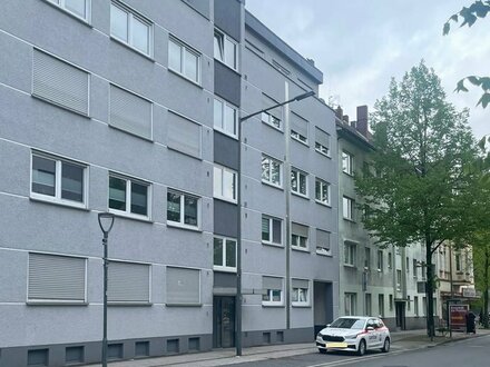 Großzügige 4 1/2-Räume mit Balkon und eigenem Kfz.-Stellplatz