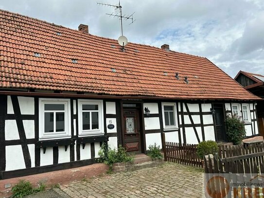 Kleines Fachwerkhaus in Steinau Marjoß mit Scheune, Nebengebäude und Photovoltaikanlage