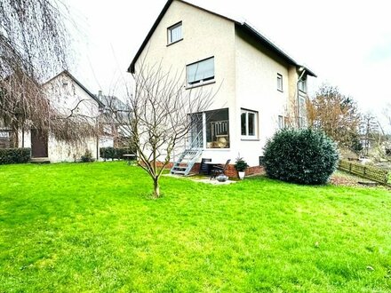 Gepflegtes Zweifamilienhaus in zentraler Lage von Nastätten