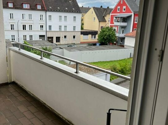 2-Zimmer Wohnung mit Einbauküche und Balkon