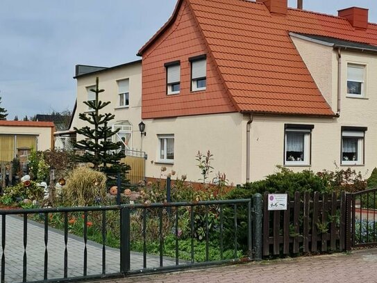 große Doppelhaushälfte in Sandersdorf, Südseite, beliebte Siedlungslage