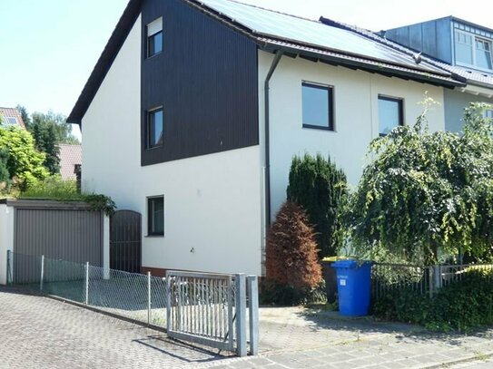 TOP-Lage! Großzügige DHH mit idyllischem Grundstück in Mögeldorf zu verkaufen