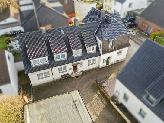 Dreifamilienhaus mit Nebengebäude und großem Grundstück mit Entwicklungspotenzial in Recklinghausen