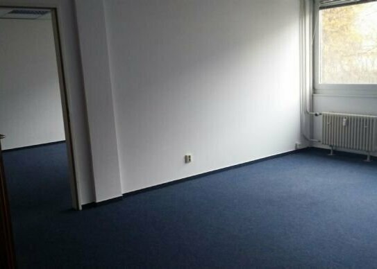 Britz, Warmensteinacher Str.,Top Büro ab sofort für Firmengründer, 1 Zi ca. 23,27 m² ,NUR 542,10 warm inkl.Strom etc.ru…