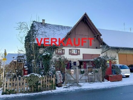 charmantes Bauernhaus mit großer Einliegerwohnung, idyllischem Garten und Scheune in Tengen-Weil