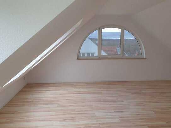 olle-renovierte 3-Raum-Dach.Maisonette (ca.81qm) + schöner Balkon