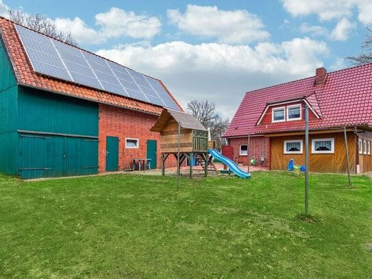 Armstorf: Gepflegtes Haus mit Photovoltaik-Anlage und großem Grundstück