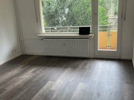 GUT AUFGETEILTE ZWEIZIMMERWOHNUNG MIT BALKON