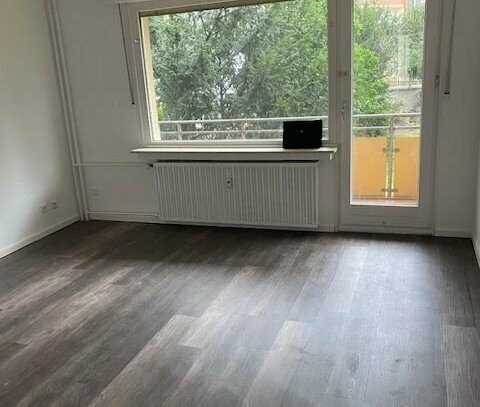 GUT AUFGETEILTE ZWEIZIMMERWOHNUNG MIT BALKON