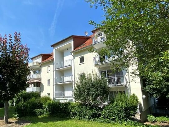 3-Zimmer-Wohnung, Küche, Bad, Balkon, Aufzug, Stellplatz direkt vor dem Haus, Blick ins Grüne