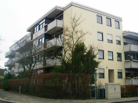 Hochwertige, helle 2,5 Zimmer Wohnung in zentraler Lage