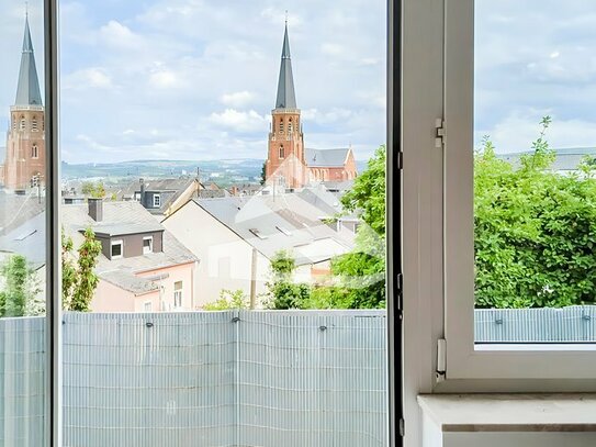 Ihr Zuhause zum Wohlfühlen: Offene Maisonettewohnung mit 3 Zimmern, Galerie und sonnenverwöhntem Balkon mit Panoramabli…