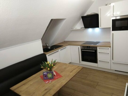 3-Zimmer-DG-Wohnung in Berlin Spandau/Hakenfelde mit Balkon und EBK im Doppelhaus, befristet 2 Jahre, NK inkl. Strom un…