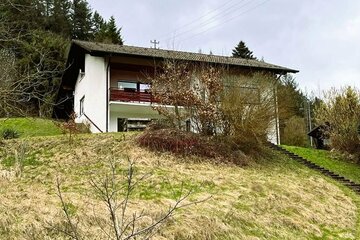 So viel Potenzial: Haus in Malsburg-Marzell mit ELW, riesigem Garten und tollem Ausblick