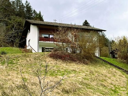 So viel Potenzial: Haus in Malsburg-Marzell mit ELW, riesigem Garten und tollem Ausblick