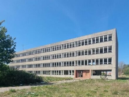 Entkerntes Bürogebäude mit einer BGF von ca. 2.500 m² und Erweiterungsmöglichkeit